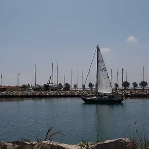 port-saint-louis-du-rhone-magnifique-vue-sur-mer.fr-provencehotel.com/